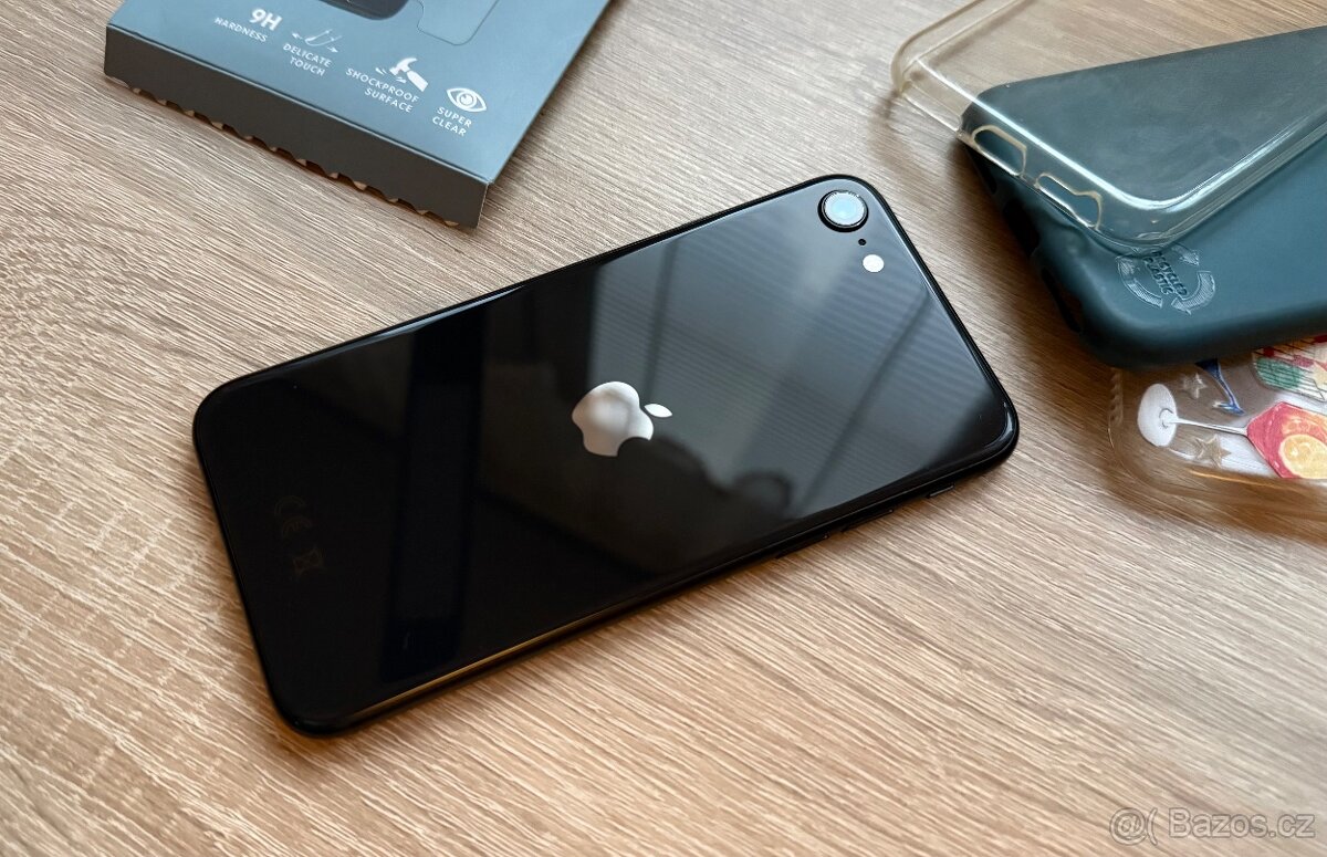 Apple iPhone SE 2 64gb černý- pěkný stav, kryty, IOS 26 - 2