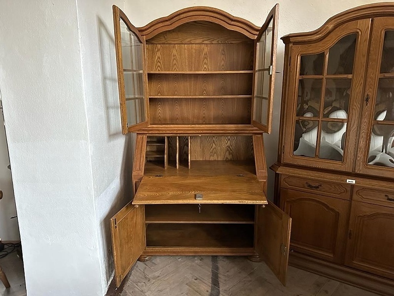 142 Rustikální výklopný sekretář skleník frézovaný masiv - 2