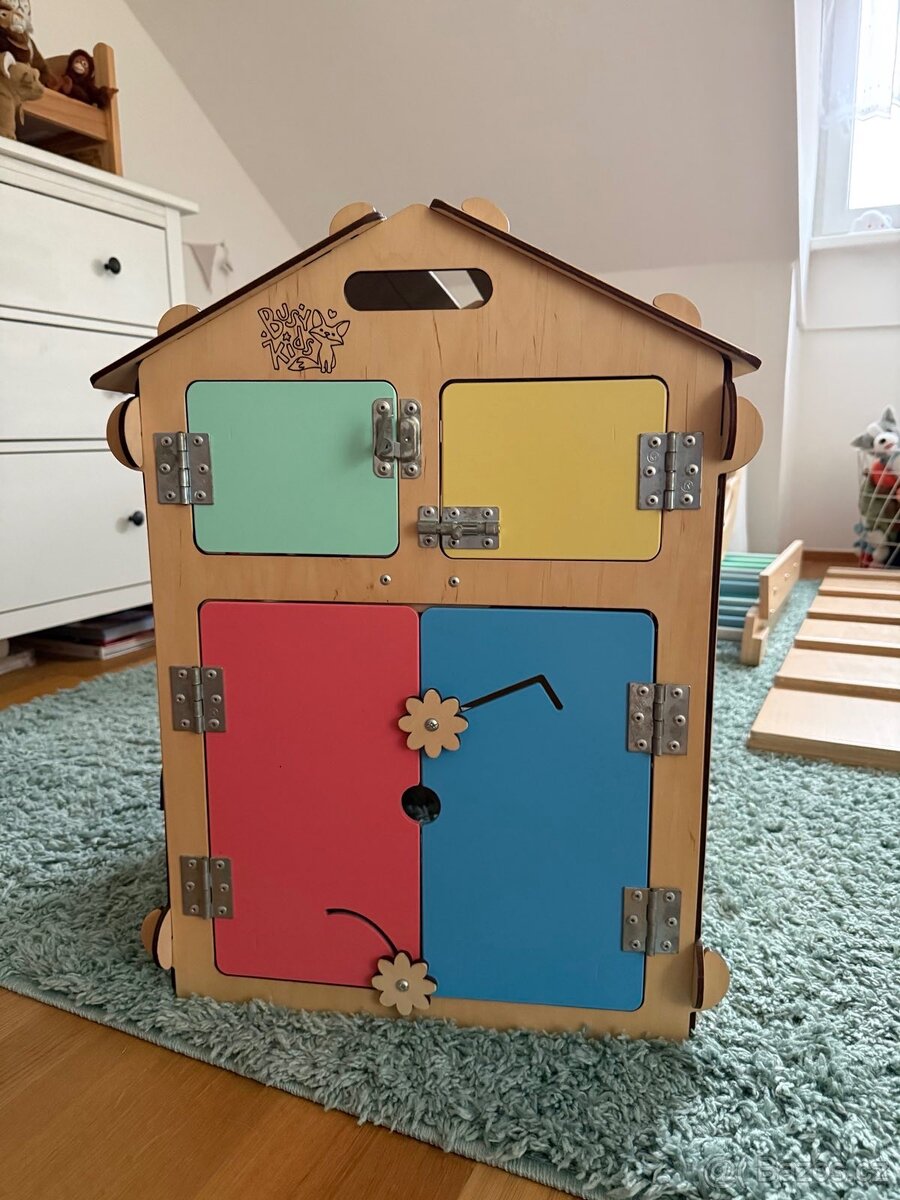 BusyKids Activity Board domeček - skvělý stav - 2
