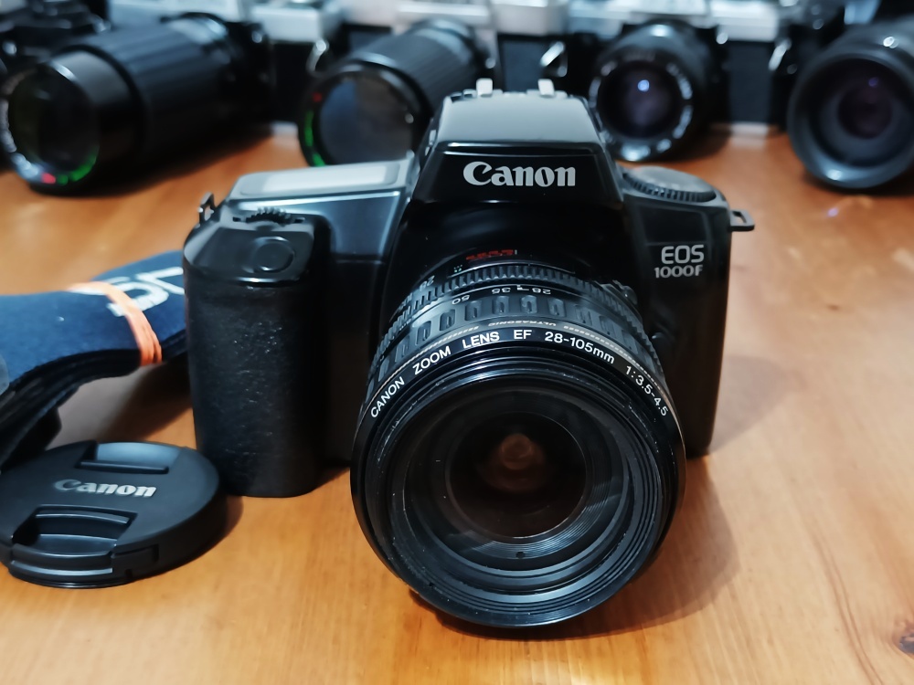 CANON EOS 1000 F (Canon Zoom lens EF 28-105mm) - 1990 - 2