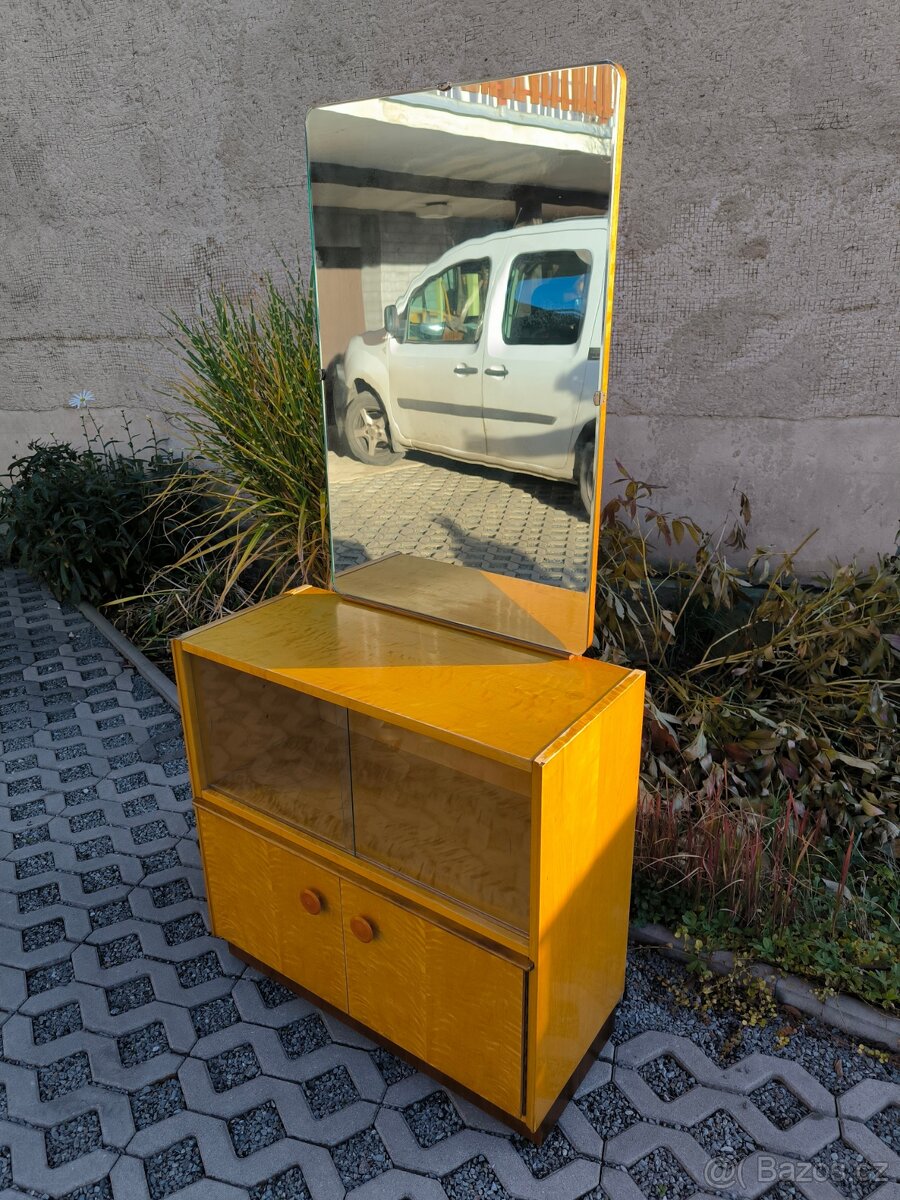 Retro skříňka/komoda UP Závody Bučovice - 60. léta č.2 - 2