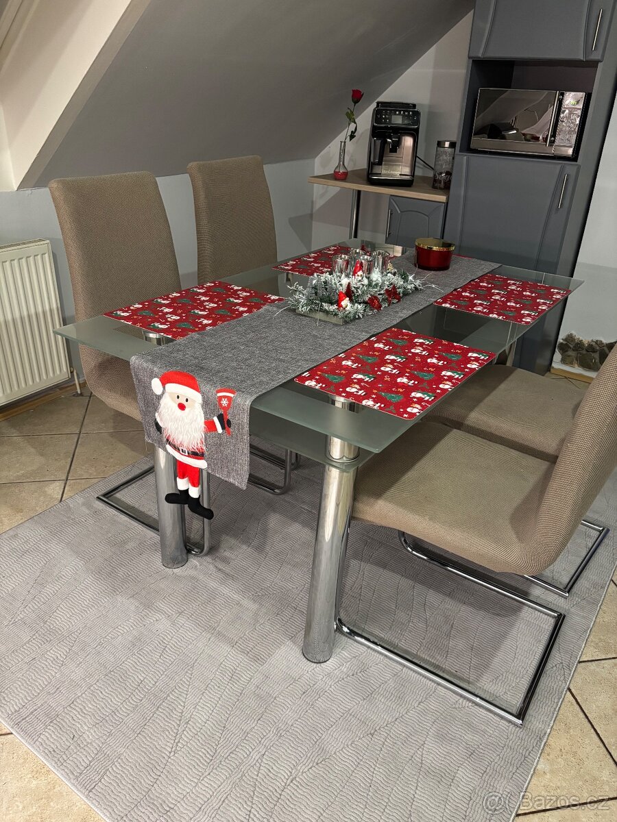 Skleněný stůl+4 židle - 2