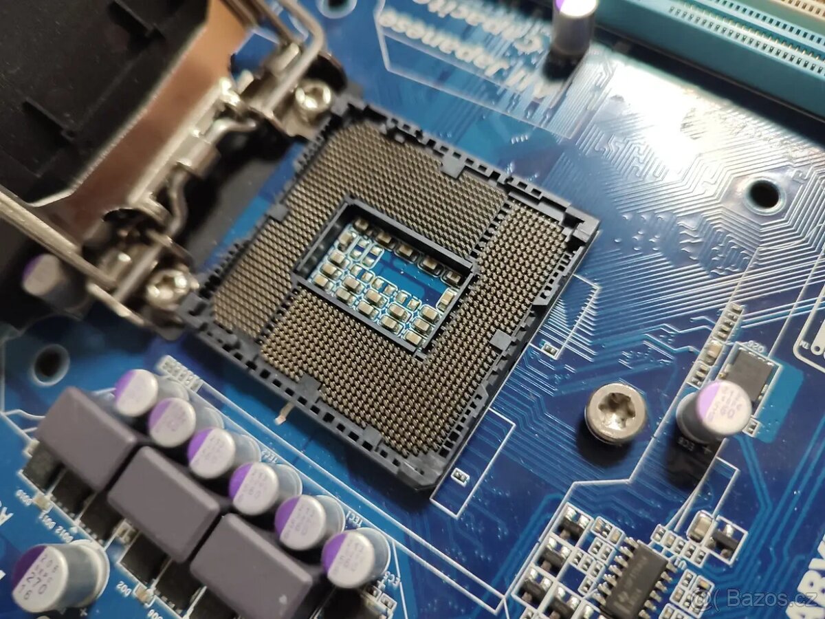 GIGABYTE GA-H77M-D3H - 2