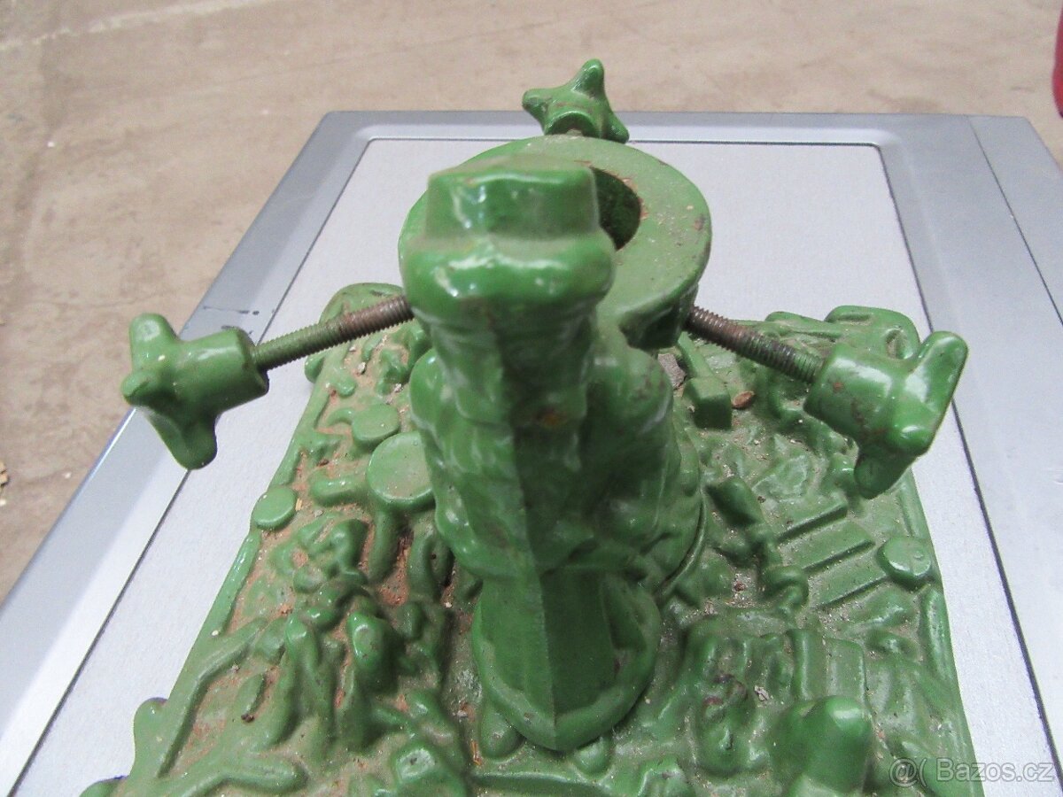 Nabízím krásný starožitný stojan na stromeček. původní stav. - 2