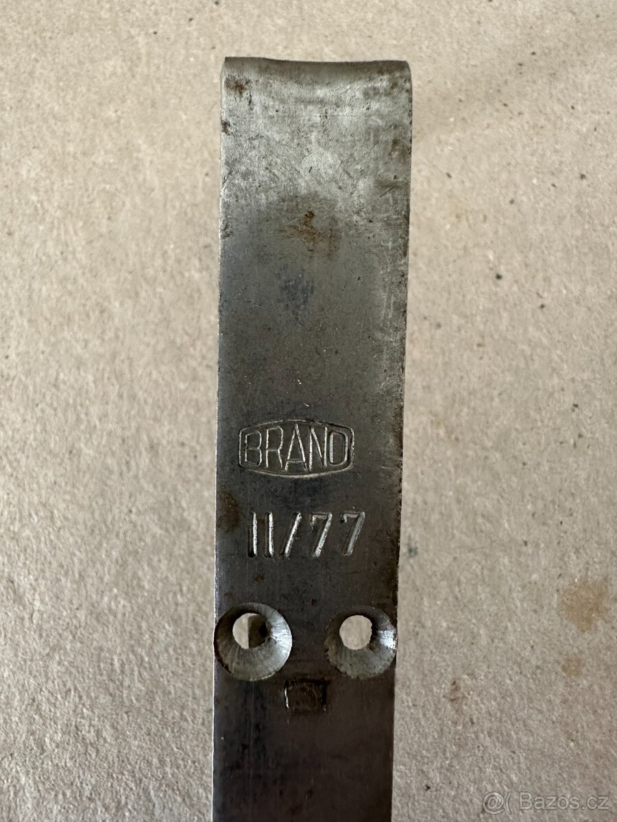 Kování - záklopka dvěří - 2