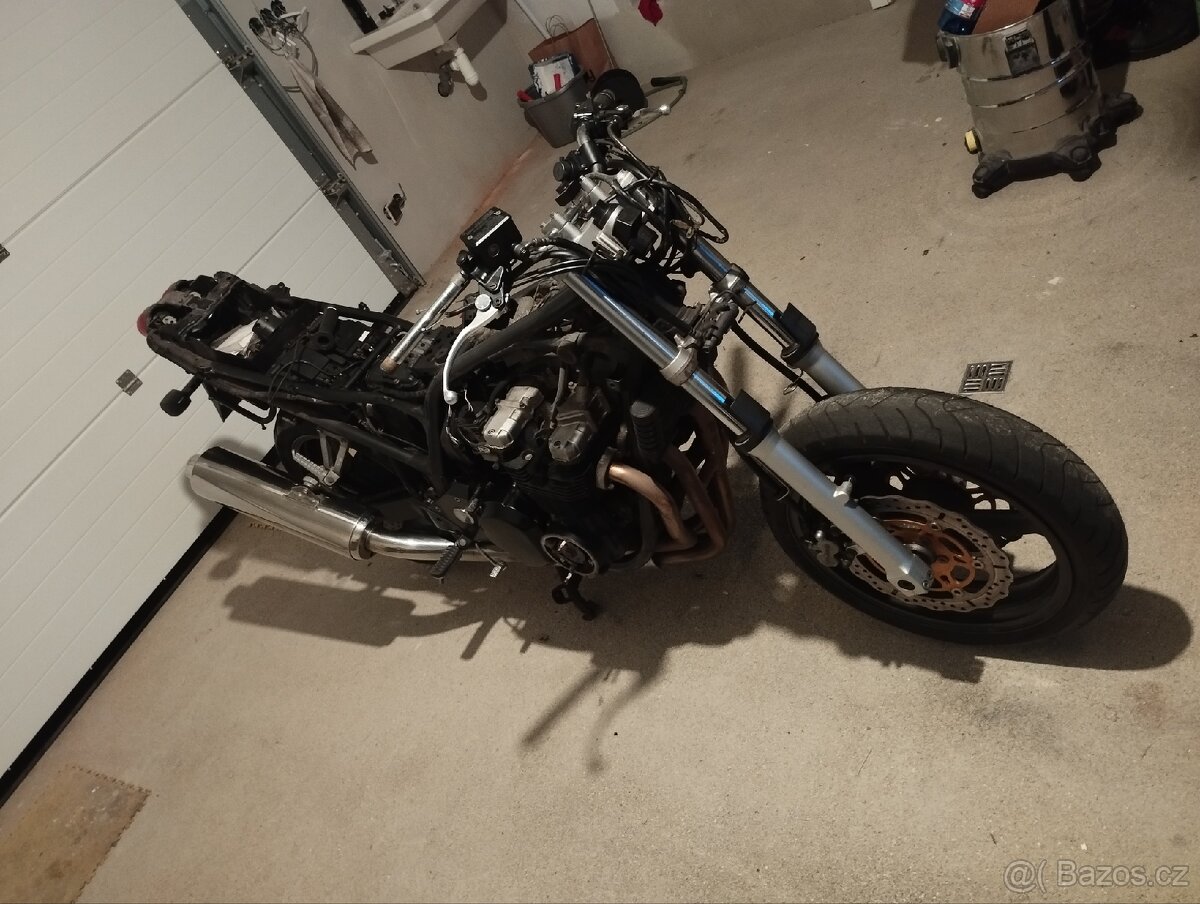 Kawasaki ZR7 - díly z motocyklu - 2