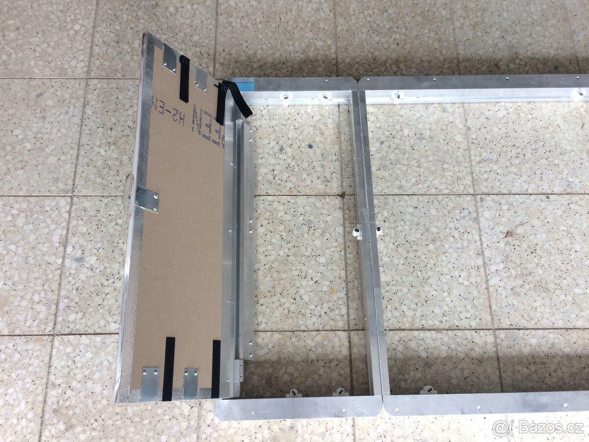 Revizní dvířka pod obklady - 2