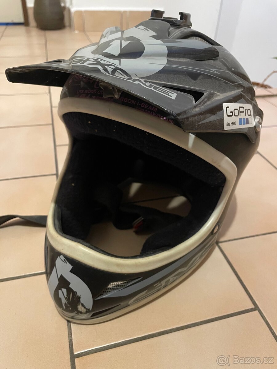 Přilba Sixsixone - 2