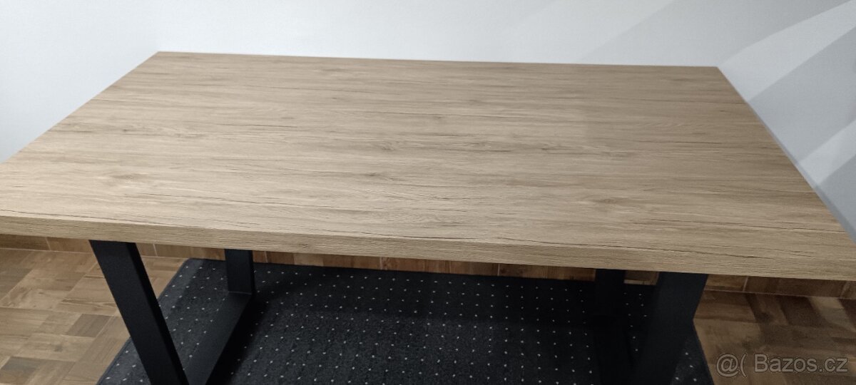 Jídelní stůl - 2