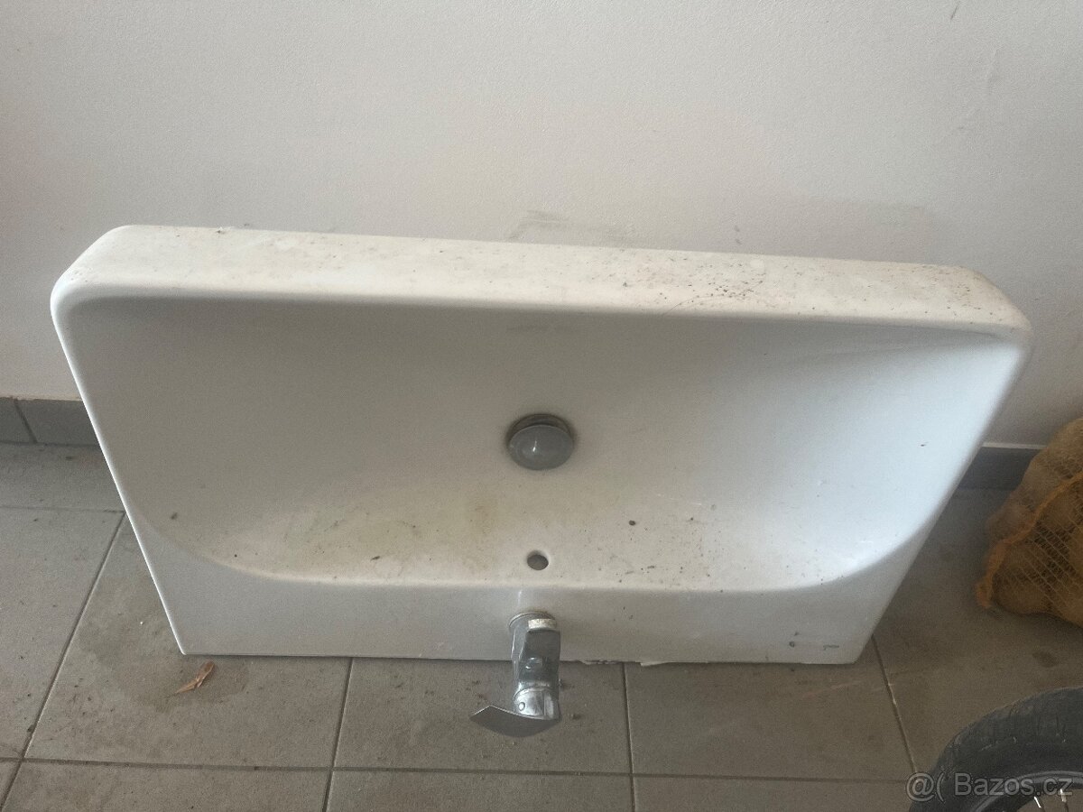 Skříňka s umyvadlem - 2