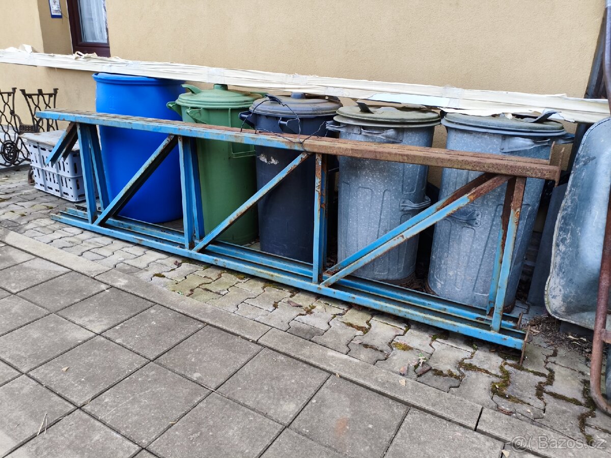 Regál kovový - 2