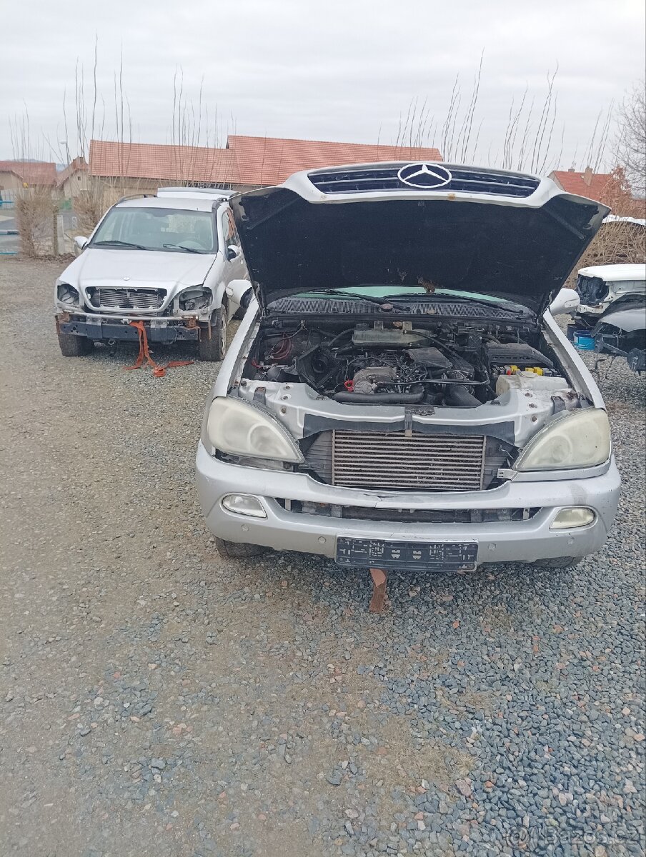 Mercedes-Benz Ml w163 MB 270 cdi ml manuál - 2