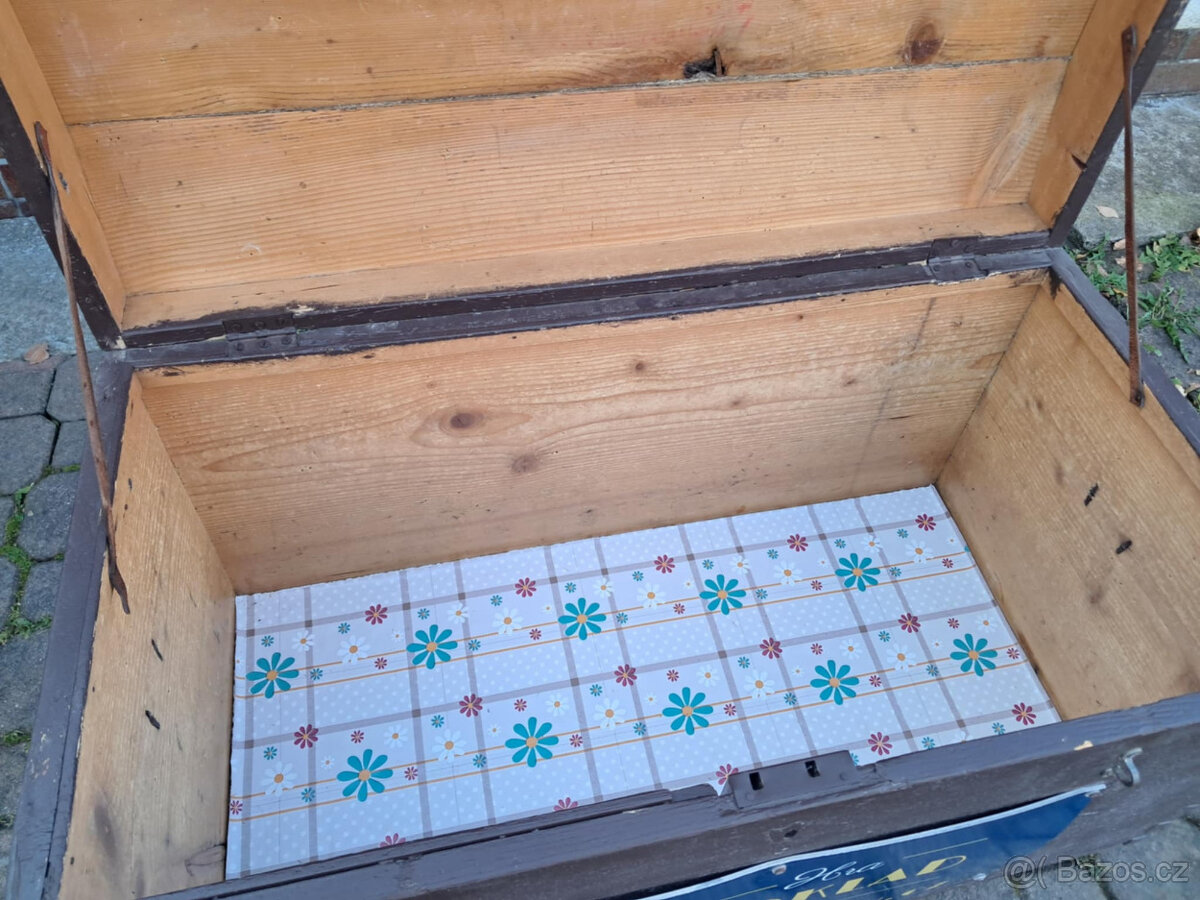 Krásná dřevěná truhla ve výborném stavu - 2