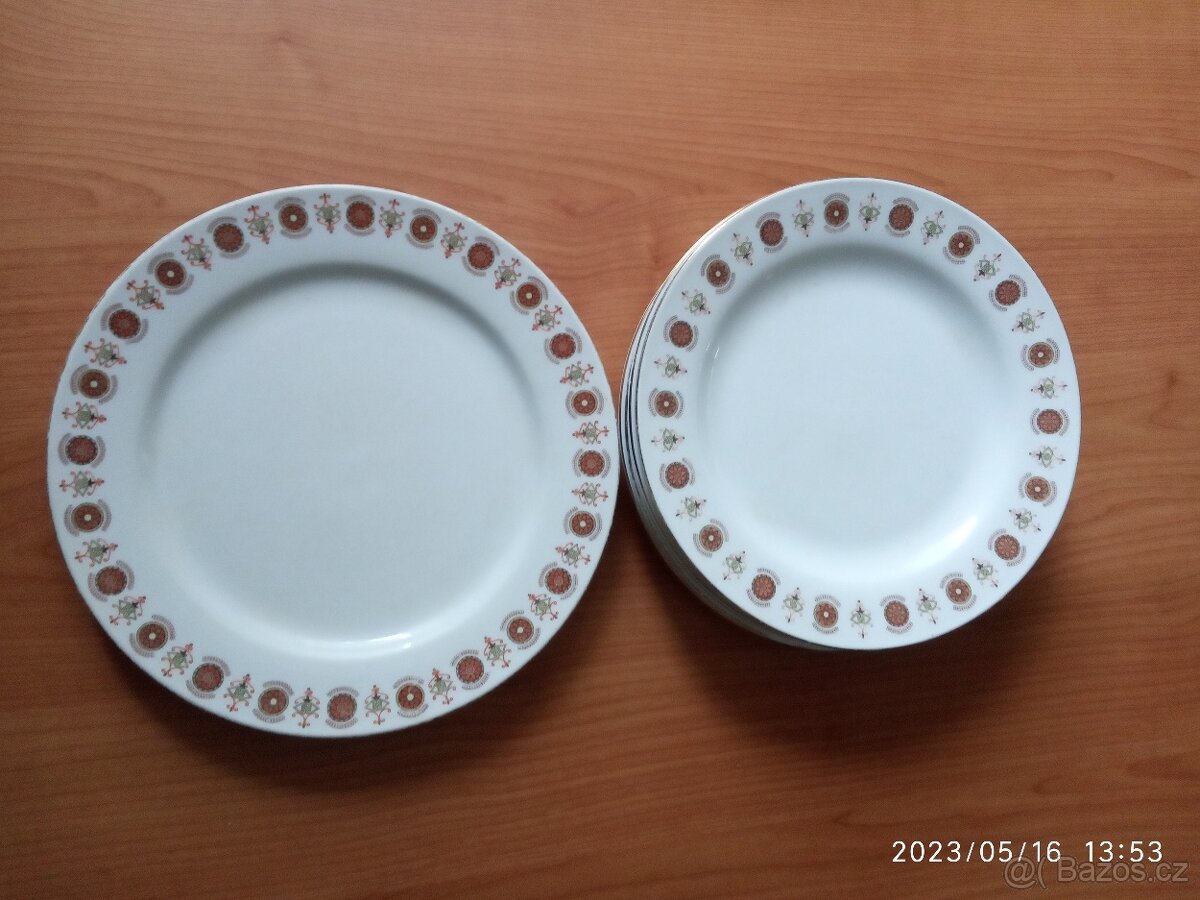 Percelánové talíře mělké made in China - 2