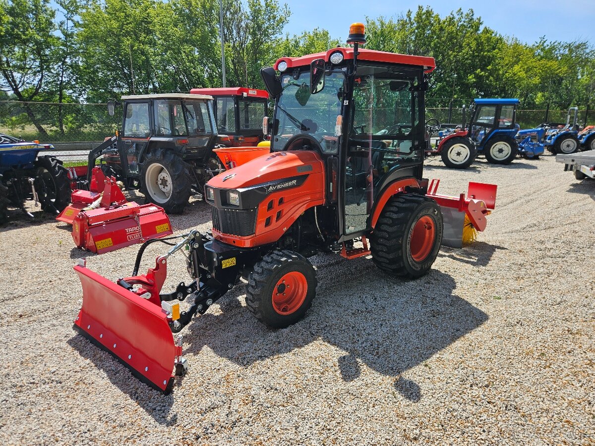 Malotraktor Avenger 26 4x4 s kabinou a klimatizaci - 2