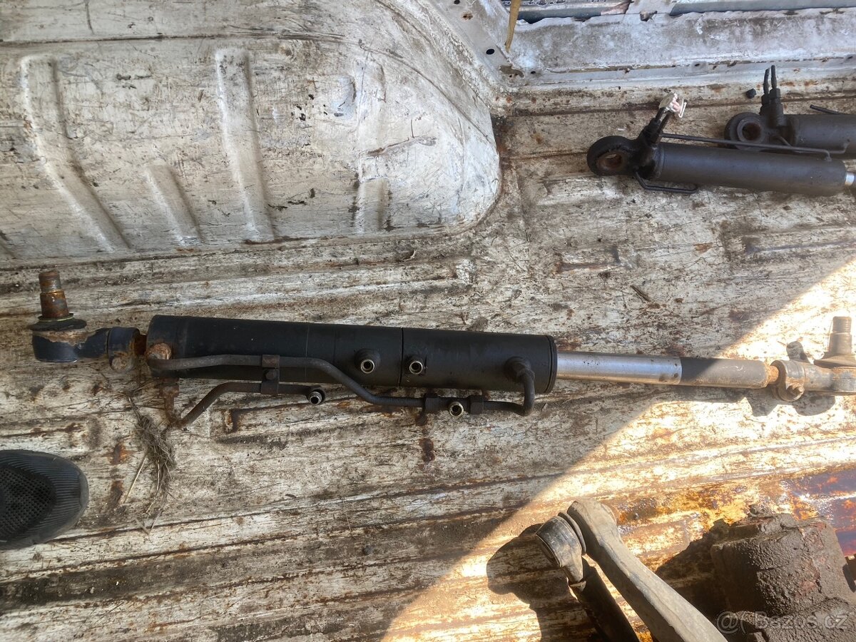 Hydraulický válec pro posilovač řízení-univerzální použití - 2