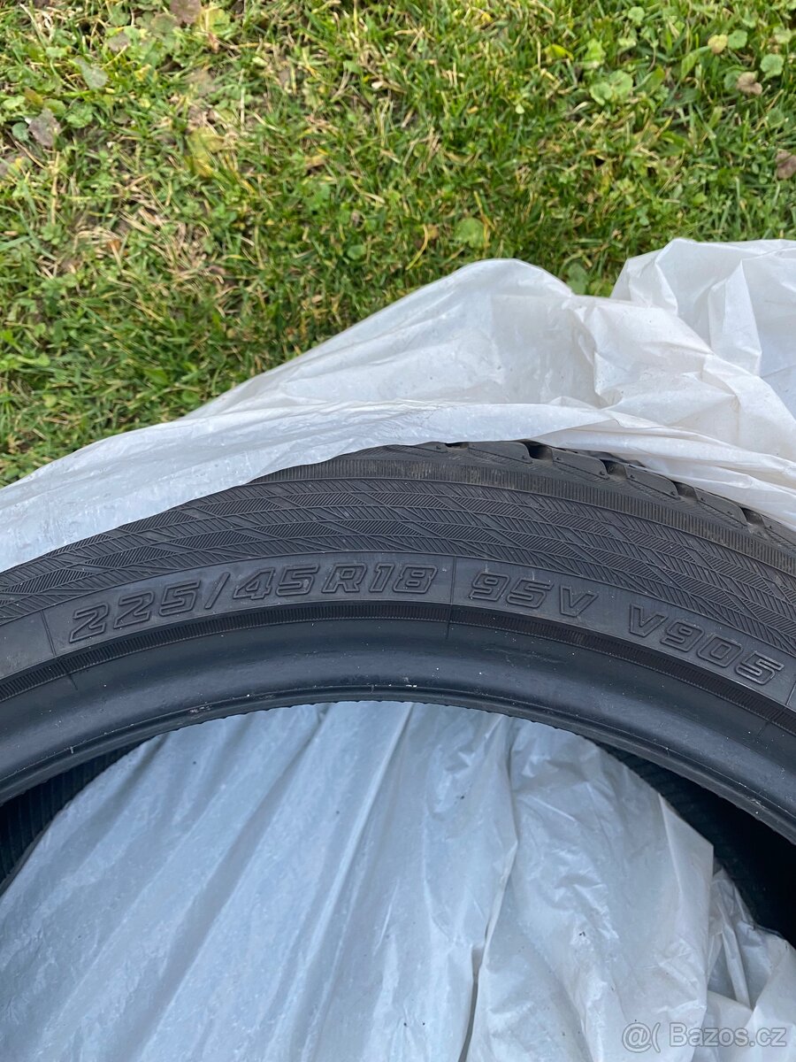 Yokohama zimní 2x 225/45/18 - 2