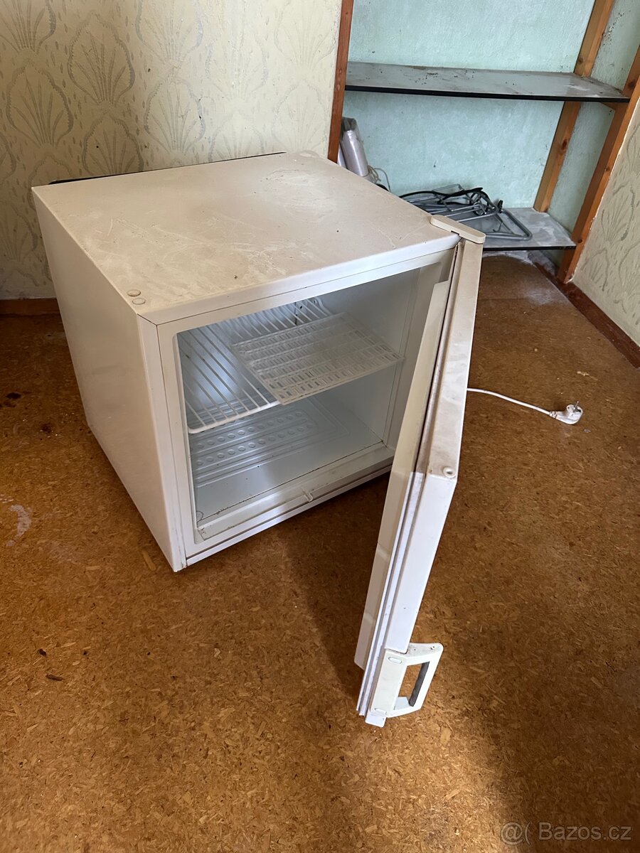 Prodám malý mrazák / minibar – funkční - 2