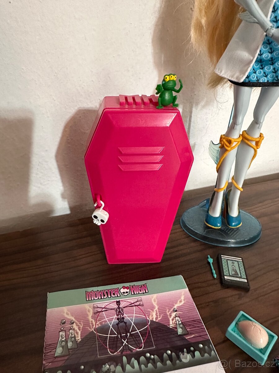Lagoona blue Science lab Monster high - 2