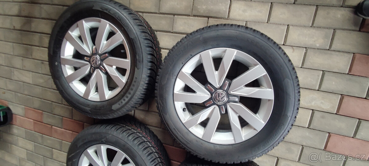 Hliniková kola 4 kusy 16" Úplně nové zimní pneu 215 60 16 V - 2