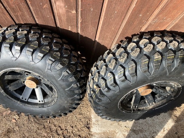 Prodám pneu na čtyřkolku