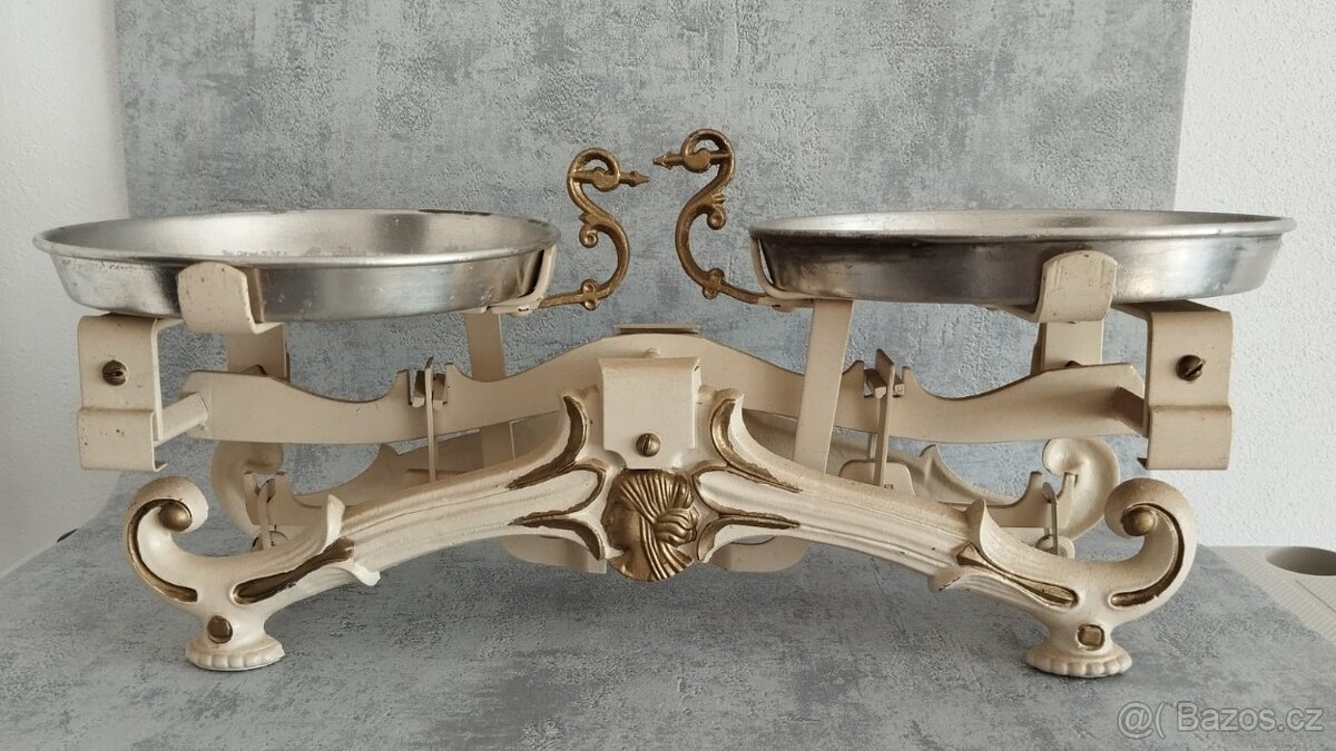 Staré váhy, historicka starožitná dvoumisková váha, sbírka - 2