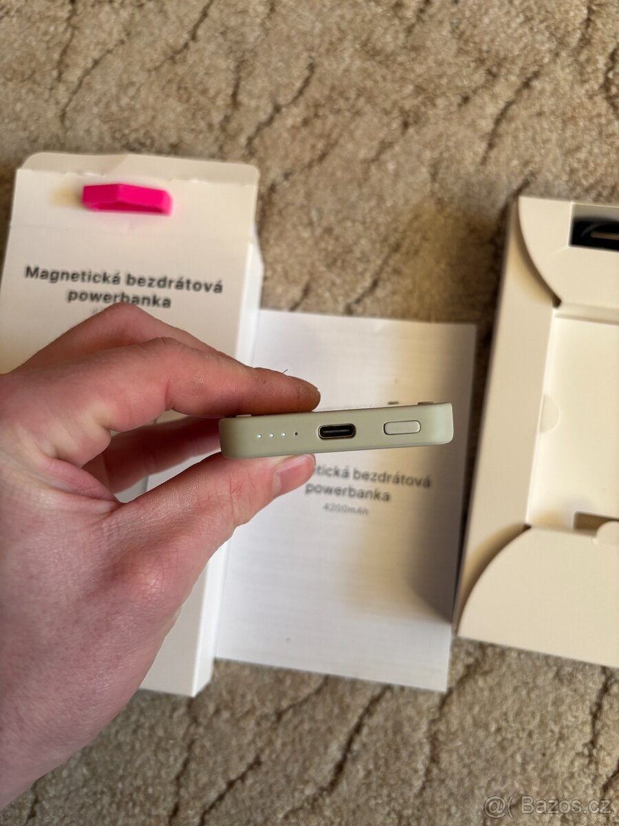 iWant MagSafe powerbanka 4200 mAh - 2