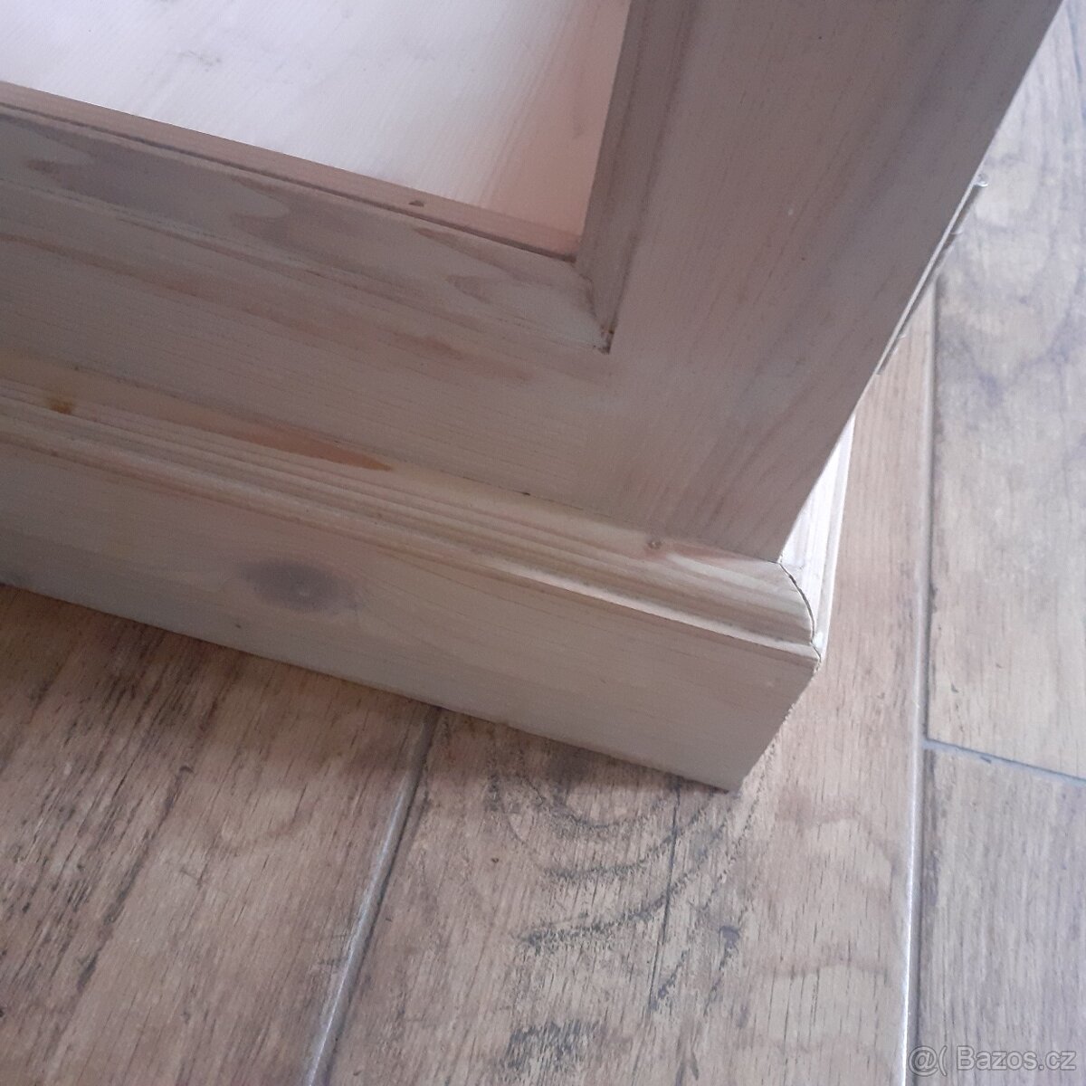 Prosklená vitrína z masivu - 2