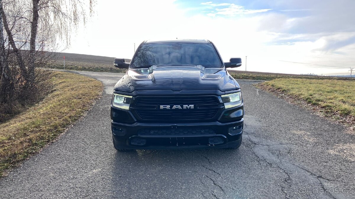 Dodge RAM 1500 Laramie, V8 5,7 HEMI eTorque 4x2 - 2