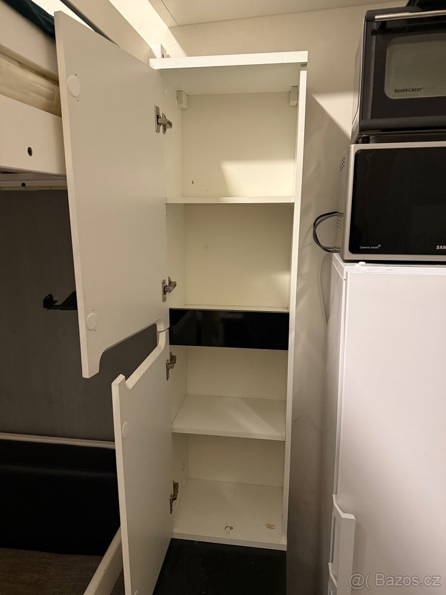 Lesklá skříň - 2