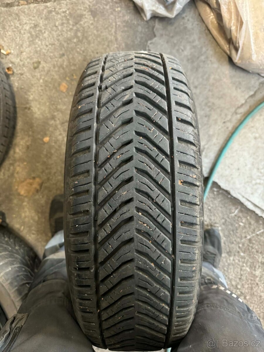 Celoroční pneumatiky KORMORAN 205/70/15 - 2