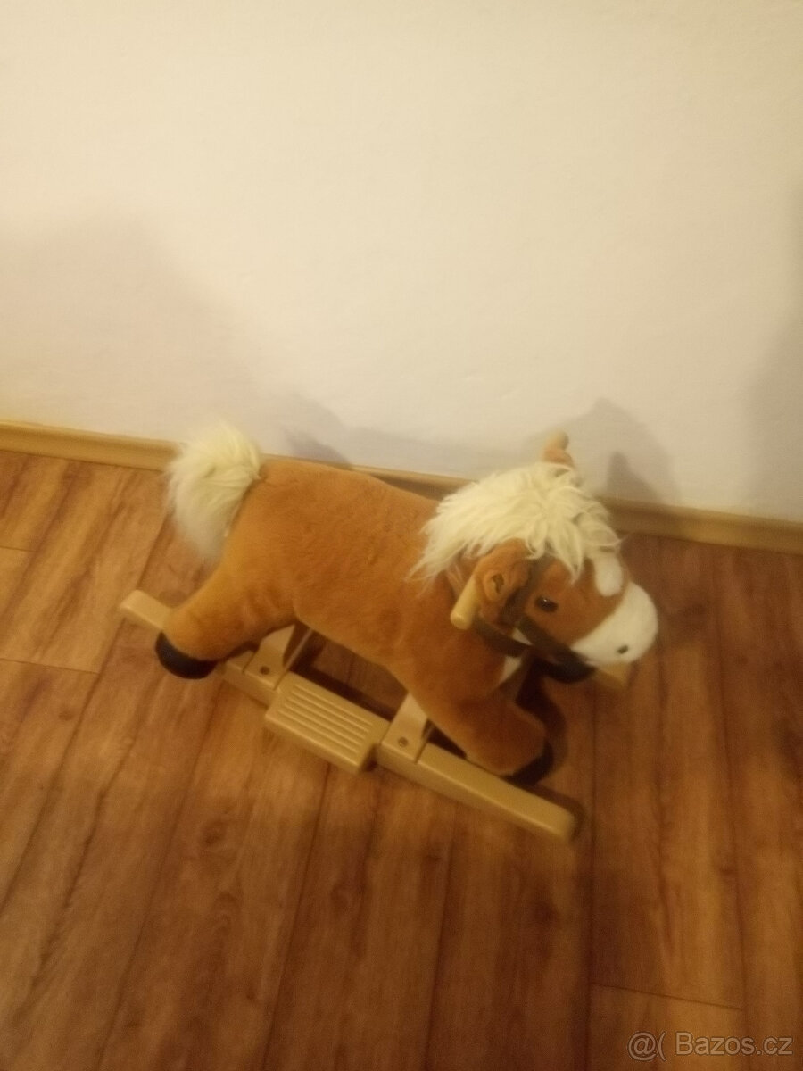 houpací koník - 2