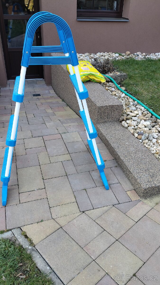 Schůdky k nadzemnímu bazénu - 2