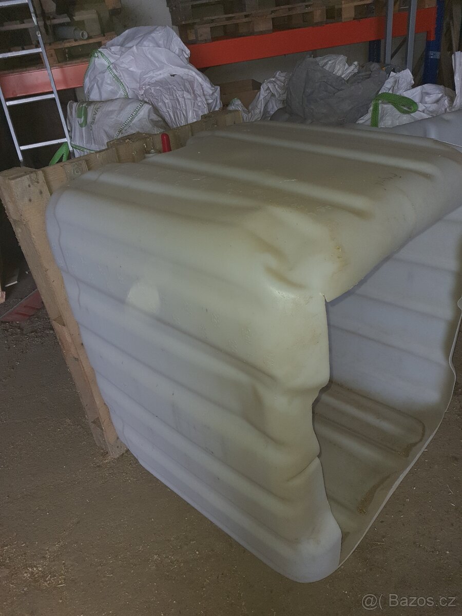 prodám IBC nádrž bez víka - 2