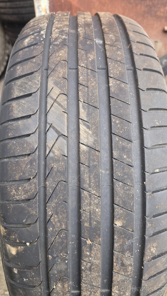 Pneu 235/55 R18 - 2