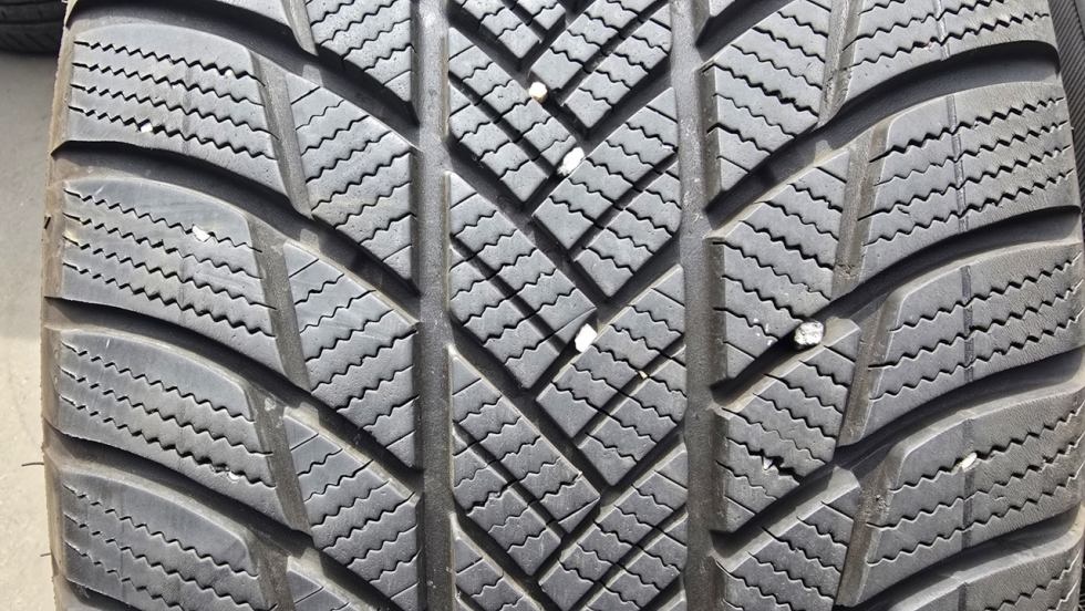 Zimní pneu 235/50/19 Bridgestone - 2