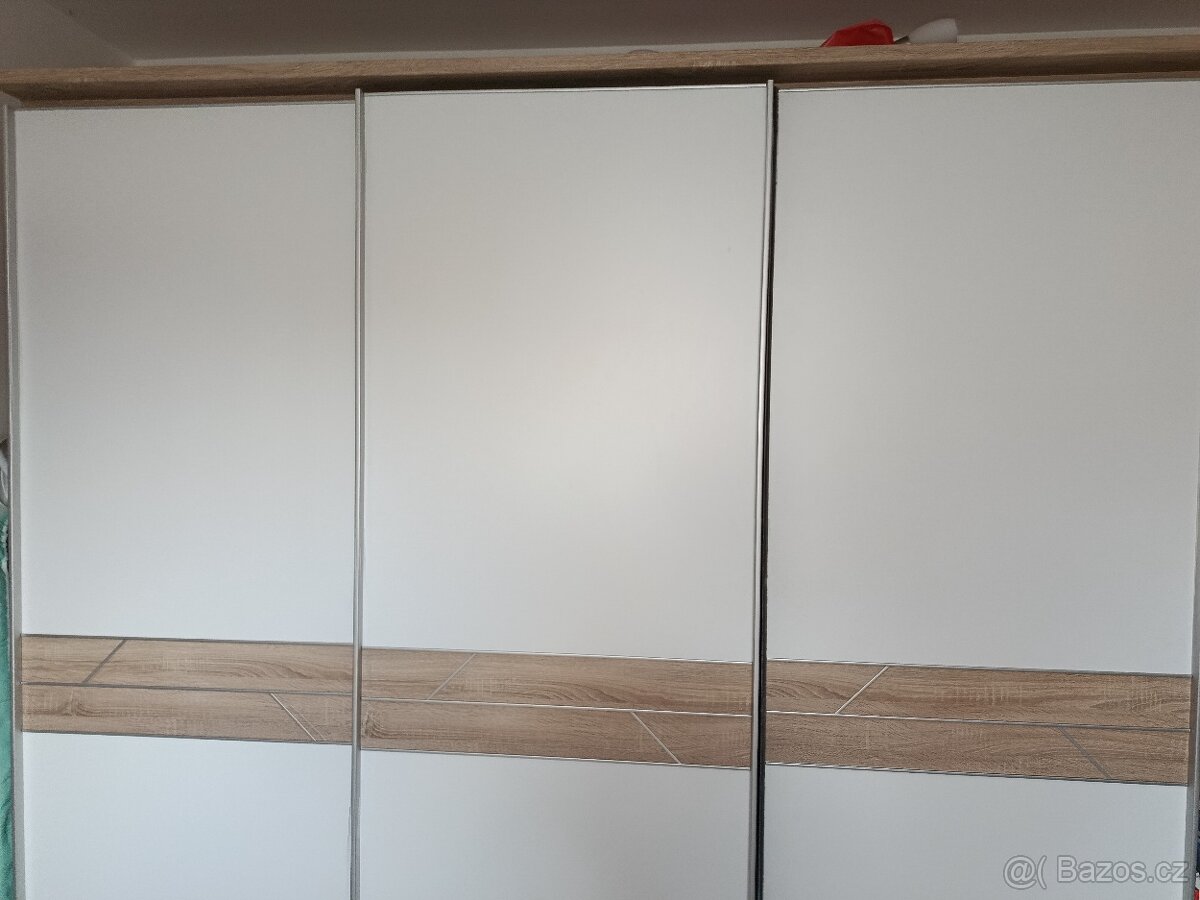 Šatní skříň a knihovna - 2