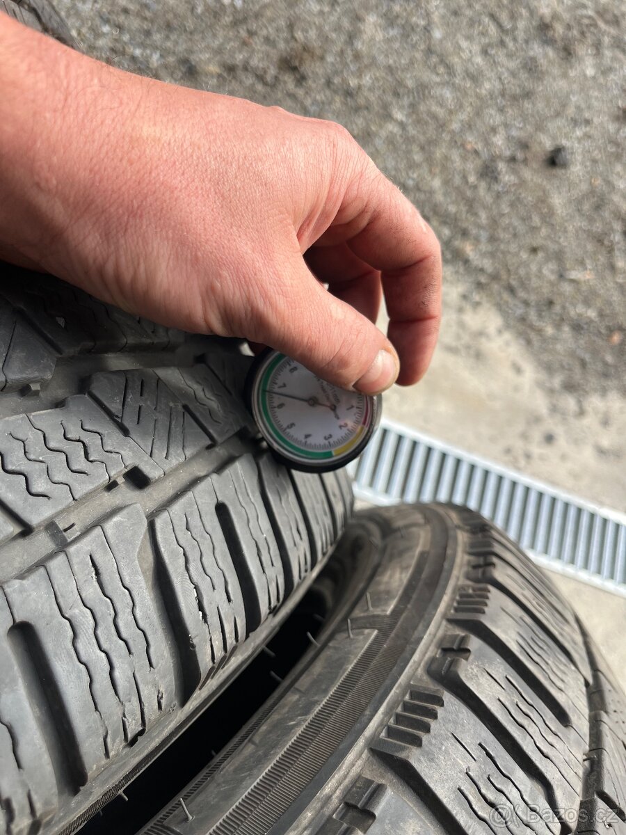 Pneu 215/60/17 C - 2