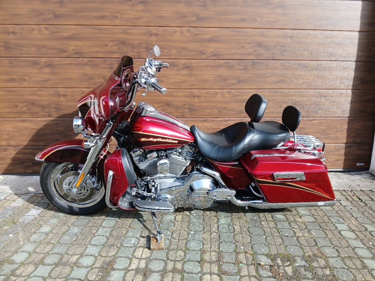 Harley-Davidson FLHTCUSE Ultra Cvo 103 - 2