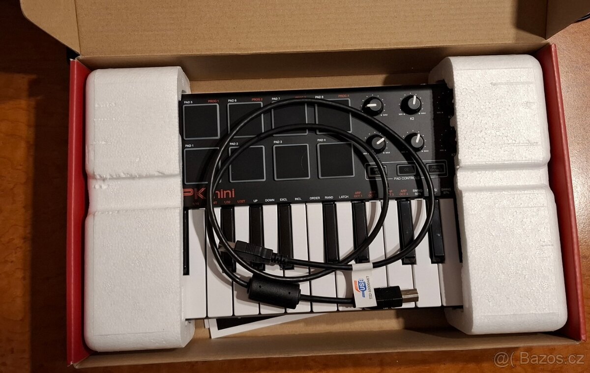 Prodám MIDI kontroler AKAI Professional MPK mini - 2