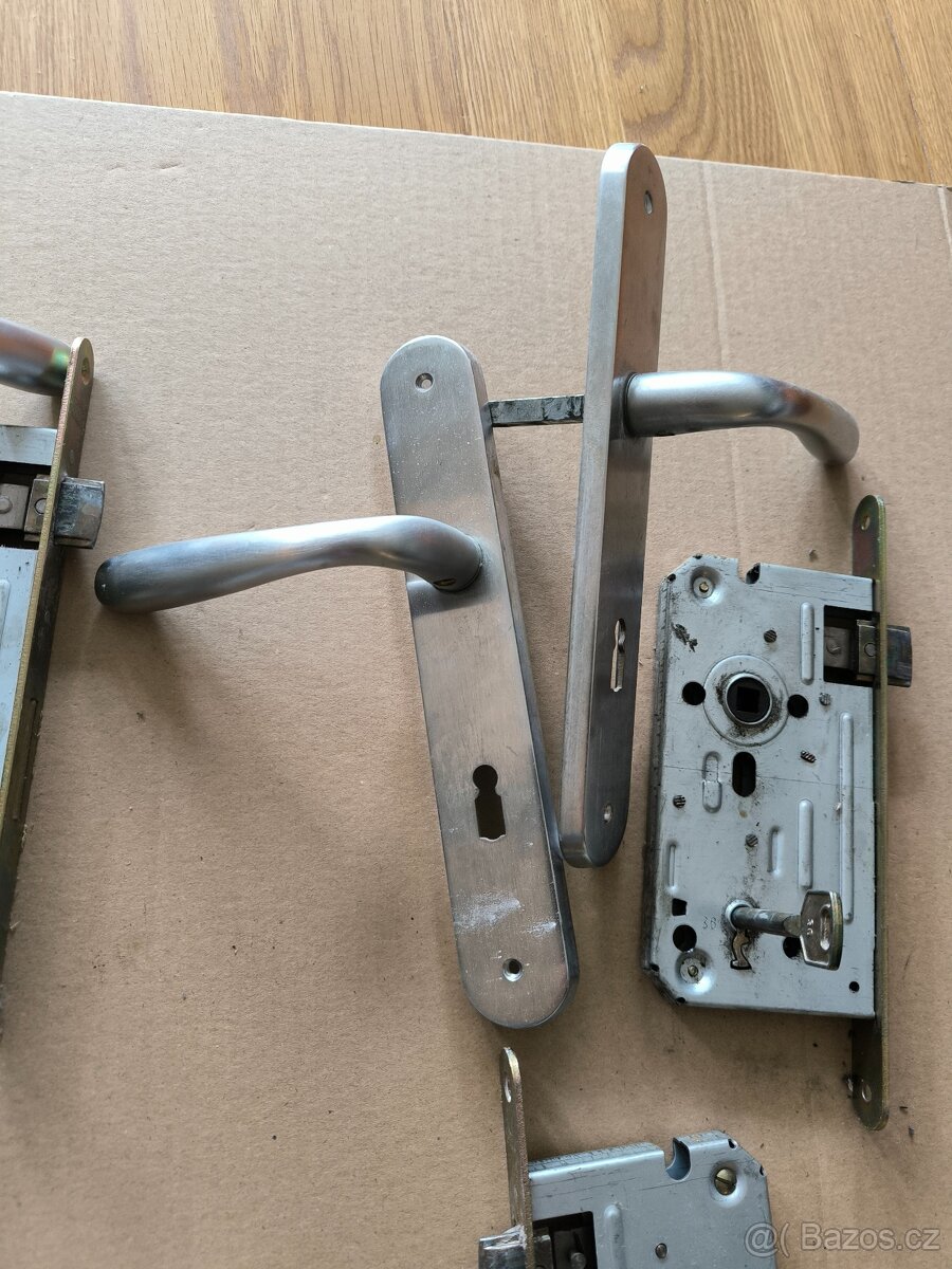 4x dveřní klika s kováním a zámkem - 2