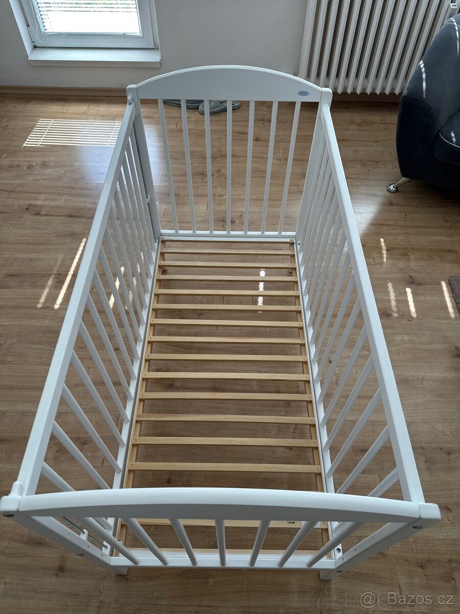 Postýlka + matrace + 3x nepromokavá prostěradla - 2