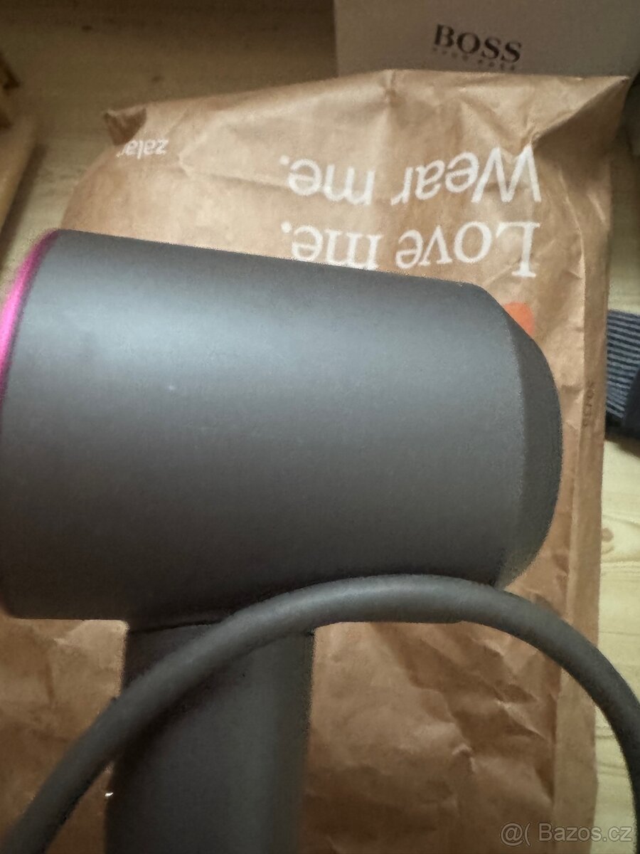 Dyson fen 2023 faktura 11000,- šedivý luxusni - 2