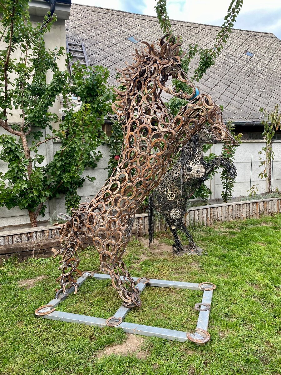 Nabízím koně z podkov - 2