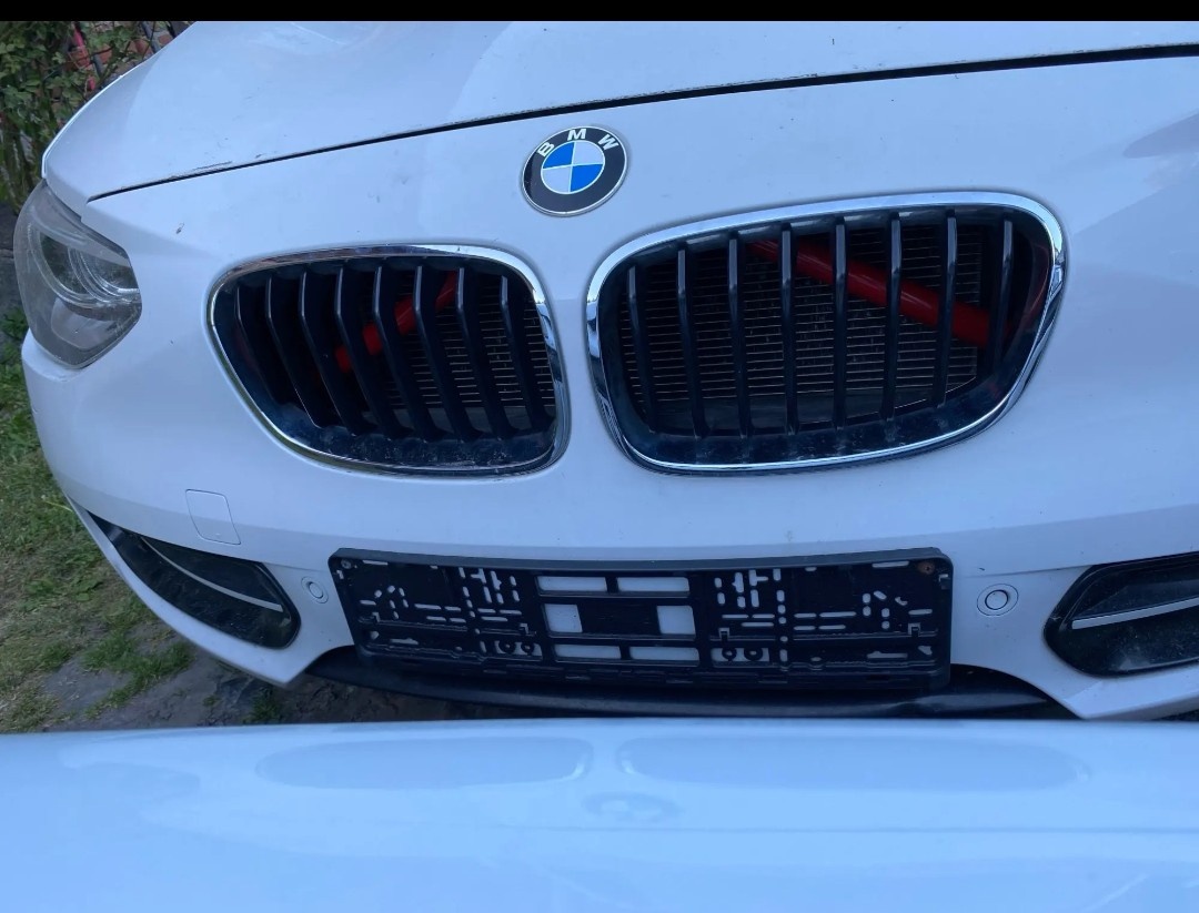 Červené výztuhy před chladič BMW - 2