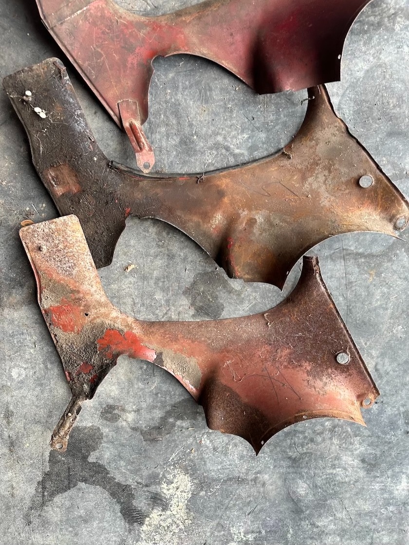 Predám ĽAVÝ PLECH podsedlové plechy JAWA 250/353 kývačka/kus - 2