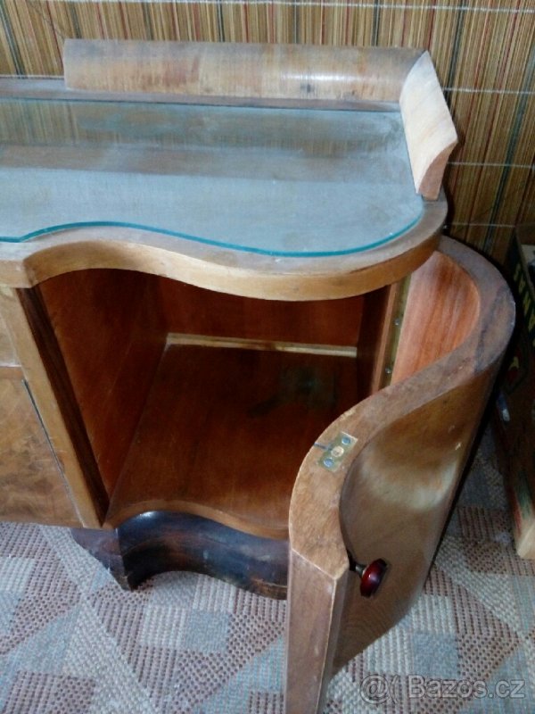 TOALETNÍ STOLEK - 2