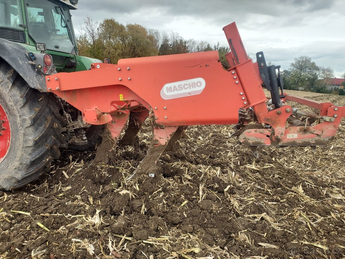 Kypřič podryvák / dlátový pluh Maschio Attila 250/5 - 2