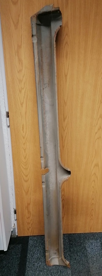 Pravý práh Škoda 100 - 2