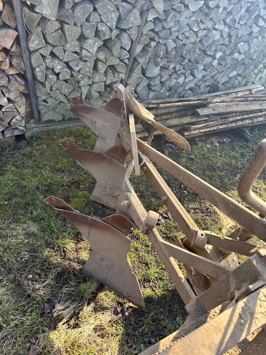Tříradličný pluh za traktor - 2
